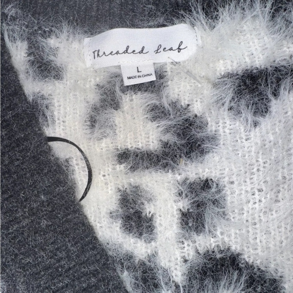 Threaded Leaf Button Sweater Gray Fur Size Large … - image 7